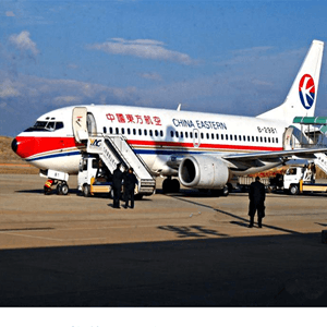 银川河东机场空运航空快运业稳步发展的原因是什么？